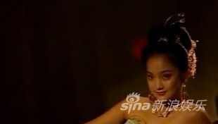 港媒曝周迅戏中激情照 19岁饰青楼名妓