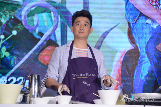 黄磊女儿落泪:不想说给爸爸买内裤和裙子 - 娱