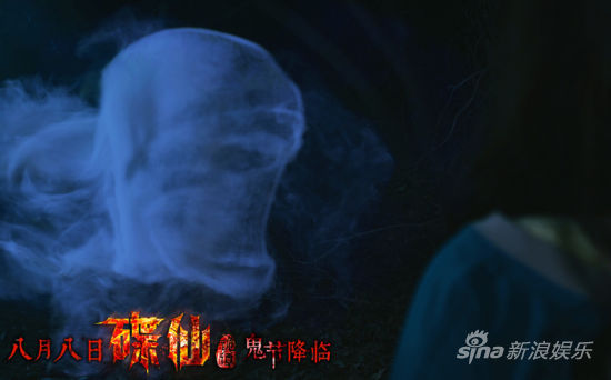 《碟仙诡谭》发千魂鬼手海报 方力申领衔 