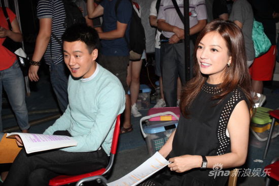 赵薇结婚纪念日要大搞 佟大为不管钱