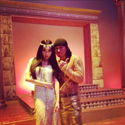 4minute泫雅晒MV花絮照 台下甜美可人(图)|泫雅