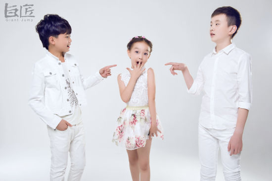 新声一班写真曝光 风格百变展青春活力_音乐新闻_大众网