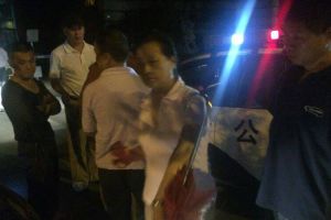 郭达驾车不慎撞人 报警处理伤者赴医院