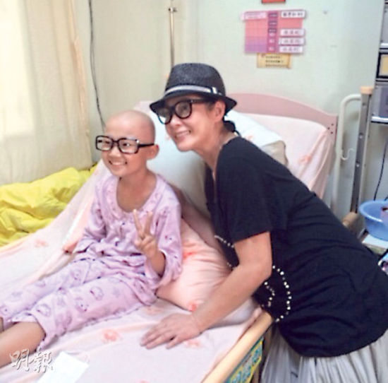 刘若英怀孕发挥母爱 医院探望癌症病童
