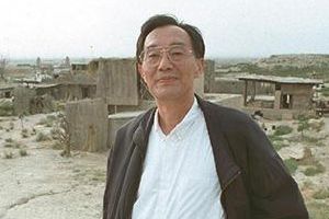 张贤亮遗体告别 影视产业将由其子管理