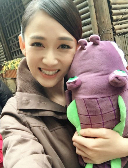 陈乔恩新剧赶拍 戏里戏外皆是暖宝宝|陈乔恩|偏