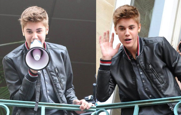 ��˹͡-�Ȳ���Ѿٰ���һ����̨�ݳ��ᣬ���������ȵ�����˷�ͷ�˿������