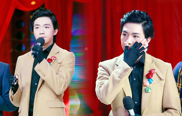 ��������յǡ��������ϡ��ع�ӫ�����������¼���ֳ�չ¶����Ц�ݣ���ο�ֳ������˿��