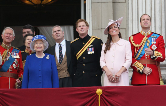 Ů��Я���������ı����� ��ǿ�������΢Ц