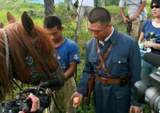 《人间正道是沧桑》拍摄探班 孙红雷现场拍马屁