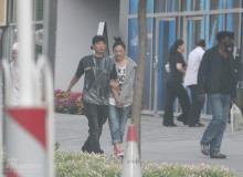 陈小春应采儿秘密游京城提前度“蜜月”(组图)