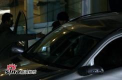 章子怡圣诞变装秀 似赴京郊看心理医生【图】