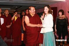 杨紫琼出席慈善晚宴 与不丹皇后竞艳