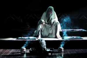 梦境迷雾，与陌生亡灵的静默对话——解梦梦到死人了，那个人我还不认识，没有感觉不悲伤不快乐也不恐惧