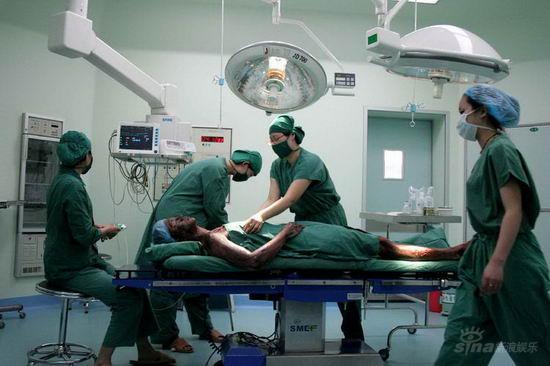 资料图片:电视剧《艰难爱情》故事梗概(13)