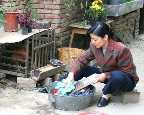 资料图片:电视剧《女工》精彩剧照(28)