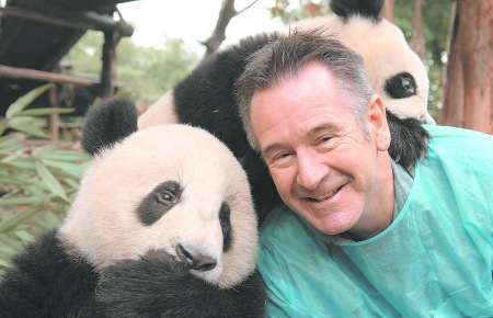 英国野生动物节目制片人来蓉拍大熊猫(图)