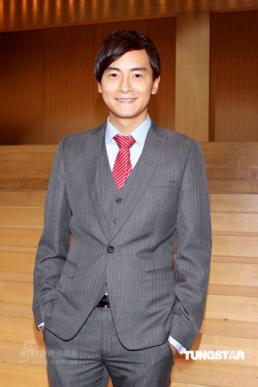 郑元畅演话剧日趋成熟张艾嘉泪洒演出现场(图)