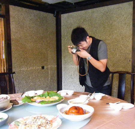 【新闻】林依轮台湾接受电视专访+巡演不忘美食