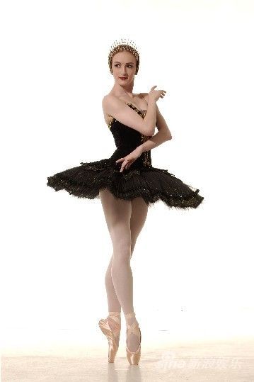 ĪGillian Black Swan