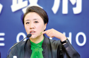 导演王潮歌接受记者采访　　本报记者陈艺丰摄