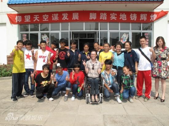 刘岩文艺专项基金公益舞蹈课举行年度考核