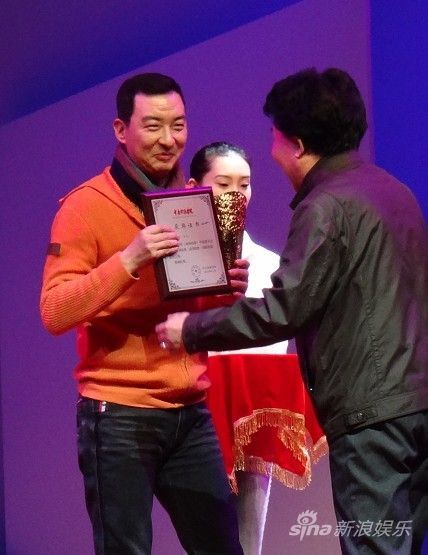 郝平荣获第二届“学院奖”最佳主角奖