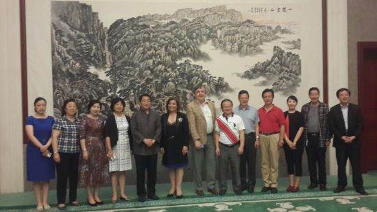 ������˹���л��Ӱ������йش���ѧУ������Ƽ���廪��СУ����÷��101��ѧУ��������������������˹������������˹����ά���������Ƽ��˴���У����С��������һ���ർ��ʿ���ȣ�