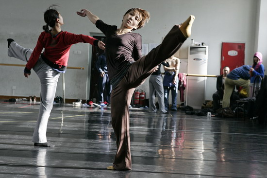 名家现代舞新作亮相《舞蹈平台2010》(组图)
