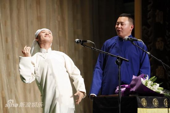 图文：德云社北京演出-刘鹤春(左)开怀大笑