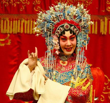 中山公园音乐堂欢乐元旦唱大戏(组图)