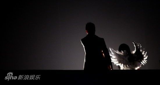图文:孟京辉音乐剧《初恋》首演-天使离开