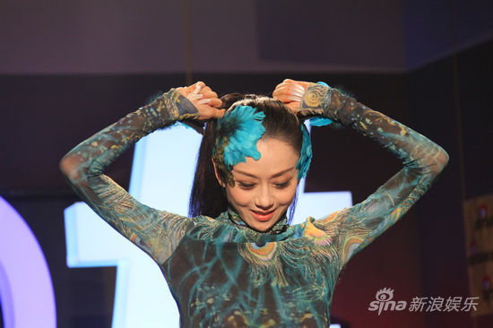 著名舞蹈艺术家杨丽萍将与青年舞者王迪表演《