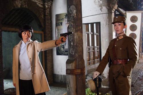 《盘尼西林1944》昨蓉城点映车永莉激情造势