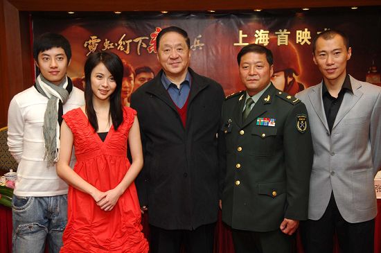 《霓虹灯下新哨兵》上海首映 市委领导高度评