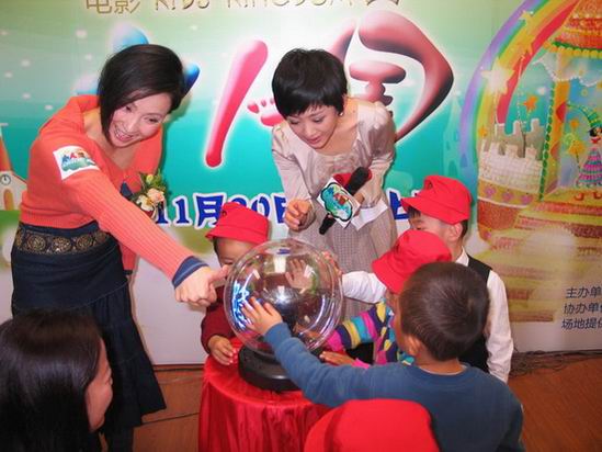 儿童纪录片《小人国》首映 陶虹瑶淼分享亲子