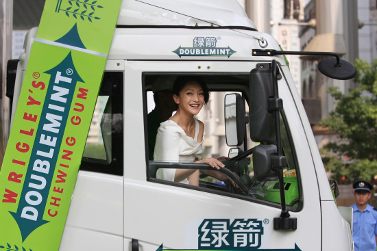 "绿箭亲近大使"周迅开动"绿箭 亲近大篷车,启动全 民亲近行动