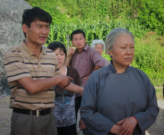 《渔旗》酷暑热拍景岗山“偷师”斯琴高娃(图)