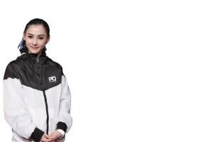 张柏芝穿着有丈夫公司Logo的衣服出席活动