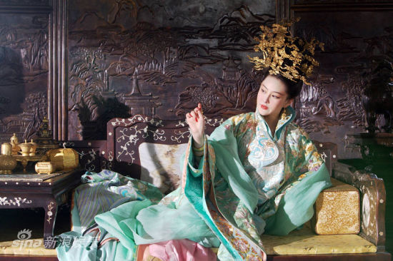 "宅男女神"张馨予在片中饰演皇上最为宠爱的"万贵妃",虽貌美如花,却心