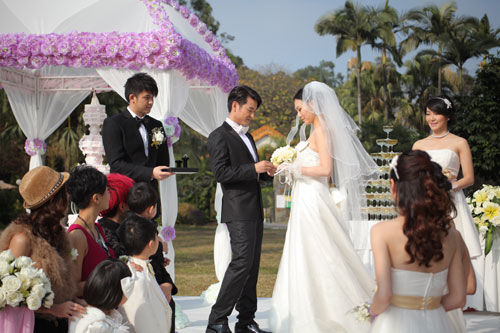 袁文康、李昕岳上演婚礼戏
