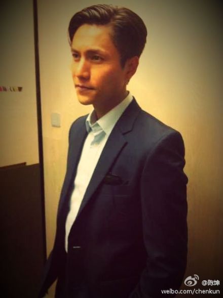 陈坤再曝光新剧剧照 中<em>分头</em>素颜憔悴_影音娱乐