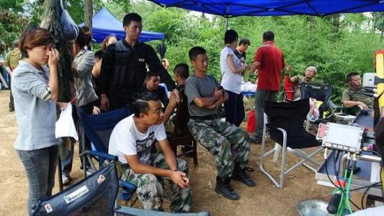 《战狼》南京热拍 吴京腾空端坐显身手|吴京|战