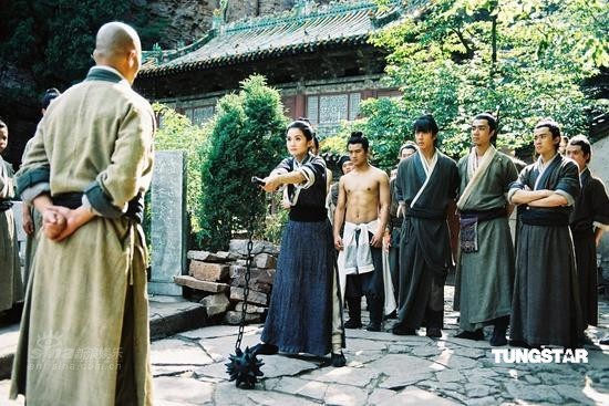 熊欣欣加盟《武侠梁祝》 被阿sa打流鼻血【图】