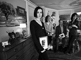 安妮-海瑟薇《蕾切尔的婚礼》变身短发模特(图)