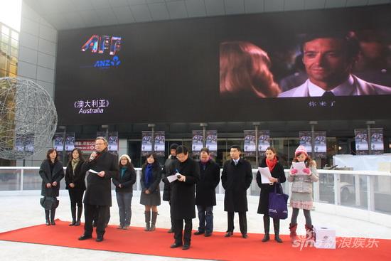 �Ĵ����ǵ�Ӱ�ڱ�Ļ�����аĵ�Ӱ��ͨ����(ͼ)