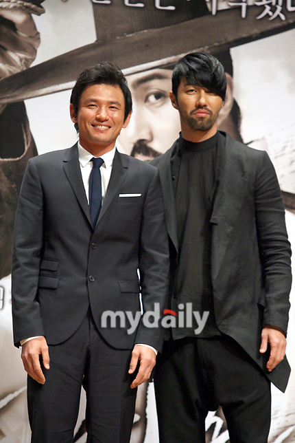 韩智慧车胜元等出席新片《出云之月》发布会