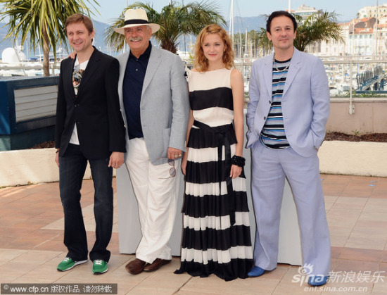 《毒太阳2》记者会 海报曾被恶搞导演愤怒(图