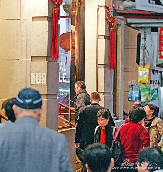 让-雷诺秘密访港闲逛中环购中国服(组图)