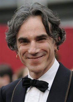 盘点奥斯卡红毯上的15位帅气男星(图) 图文:刘易斯凭《血色黑金》入围个性耳环抢眼